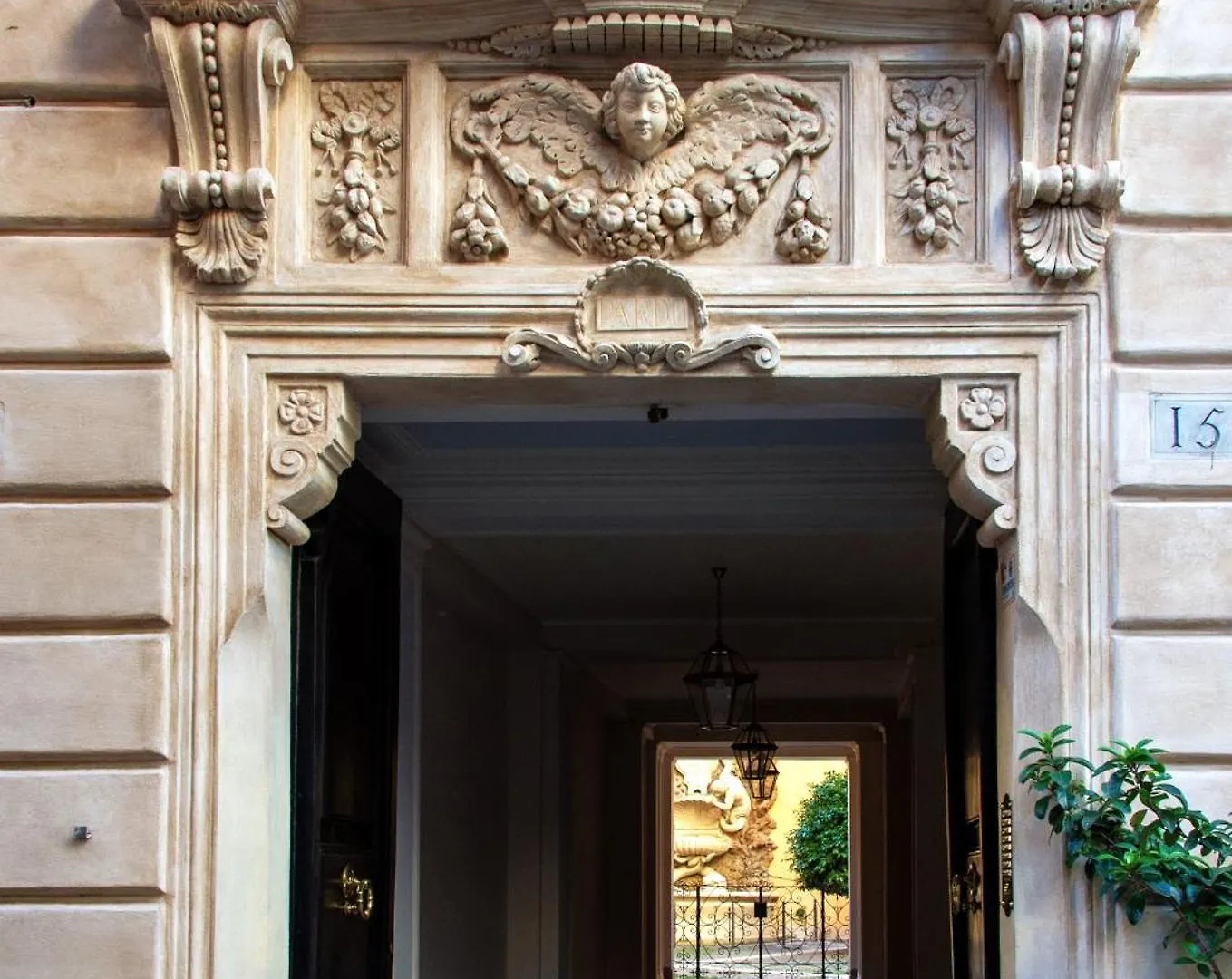 Bernini Stay, Next To Trevi Fountain Rome Apartment